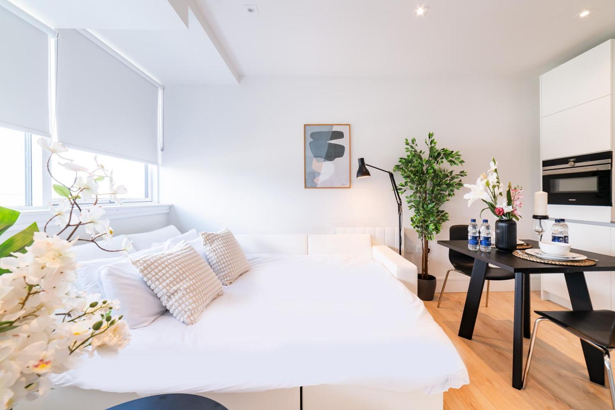 Stylish Retreats On Olympic Way Apartment London Exterior photo
