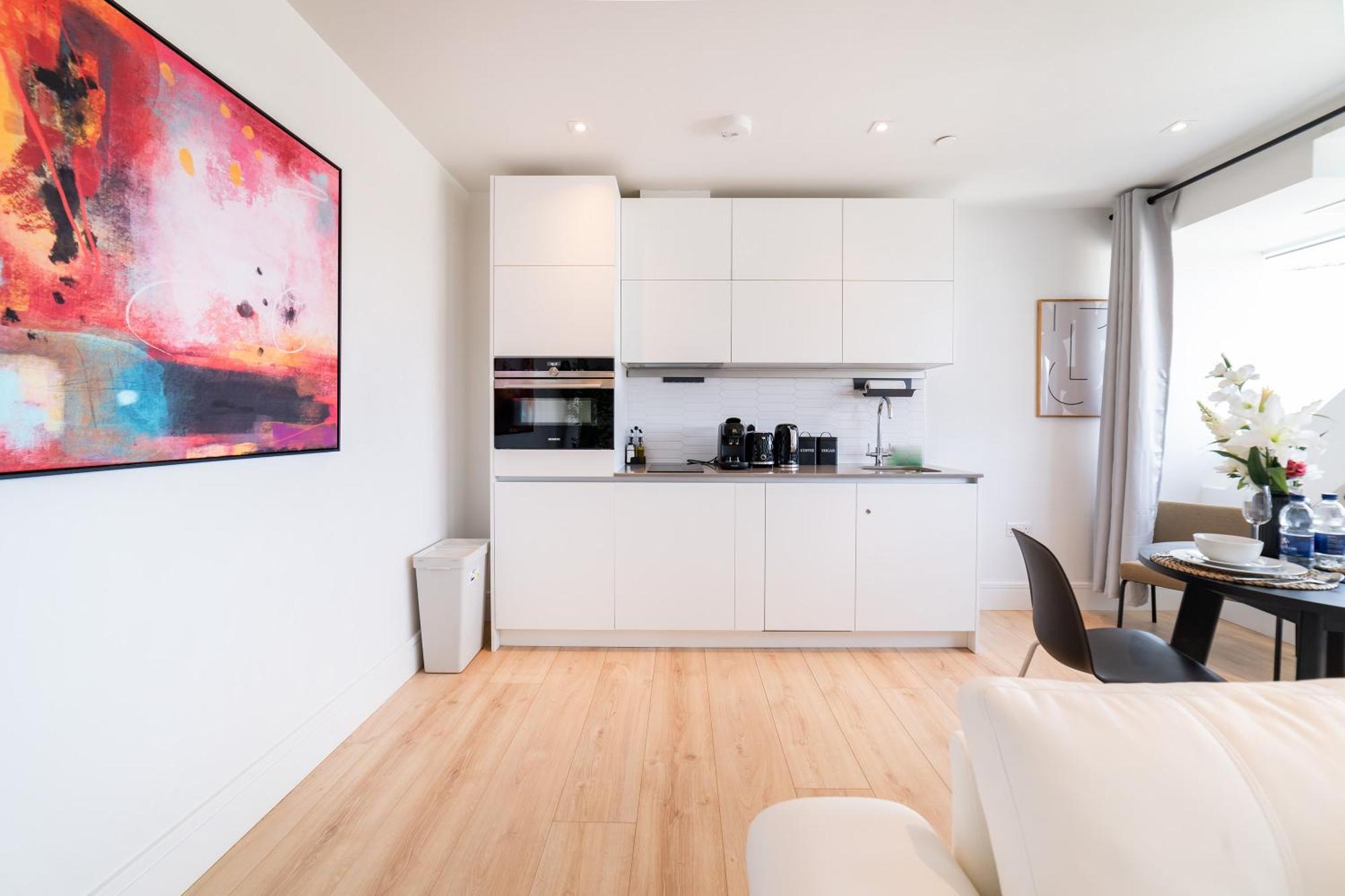 Stylish Retreats On Olympic Way Apartment London Exterior photo