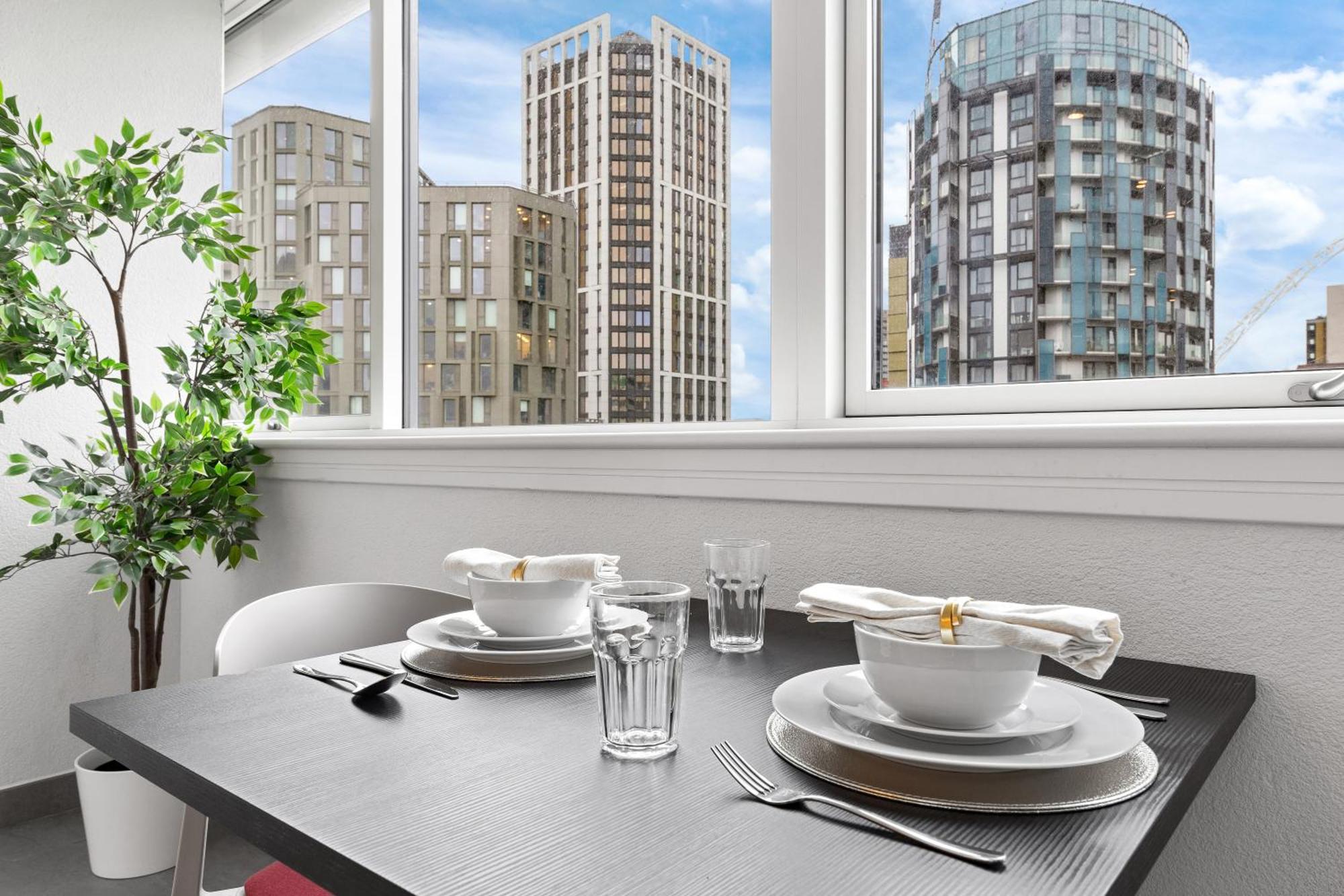 Stylish Retreats On Olympic Way Apartment London Exterior photo