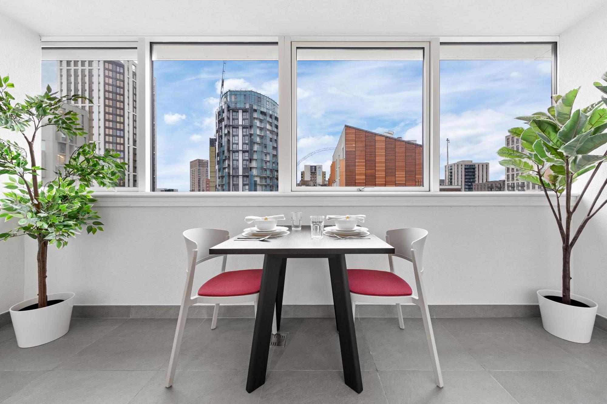 Stylish Retreats On Olympic Way Apartment London Exterior photo