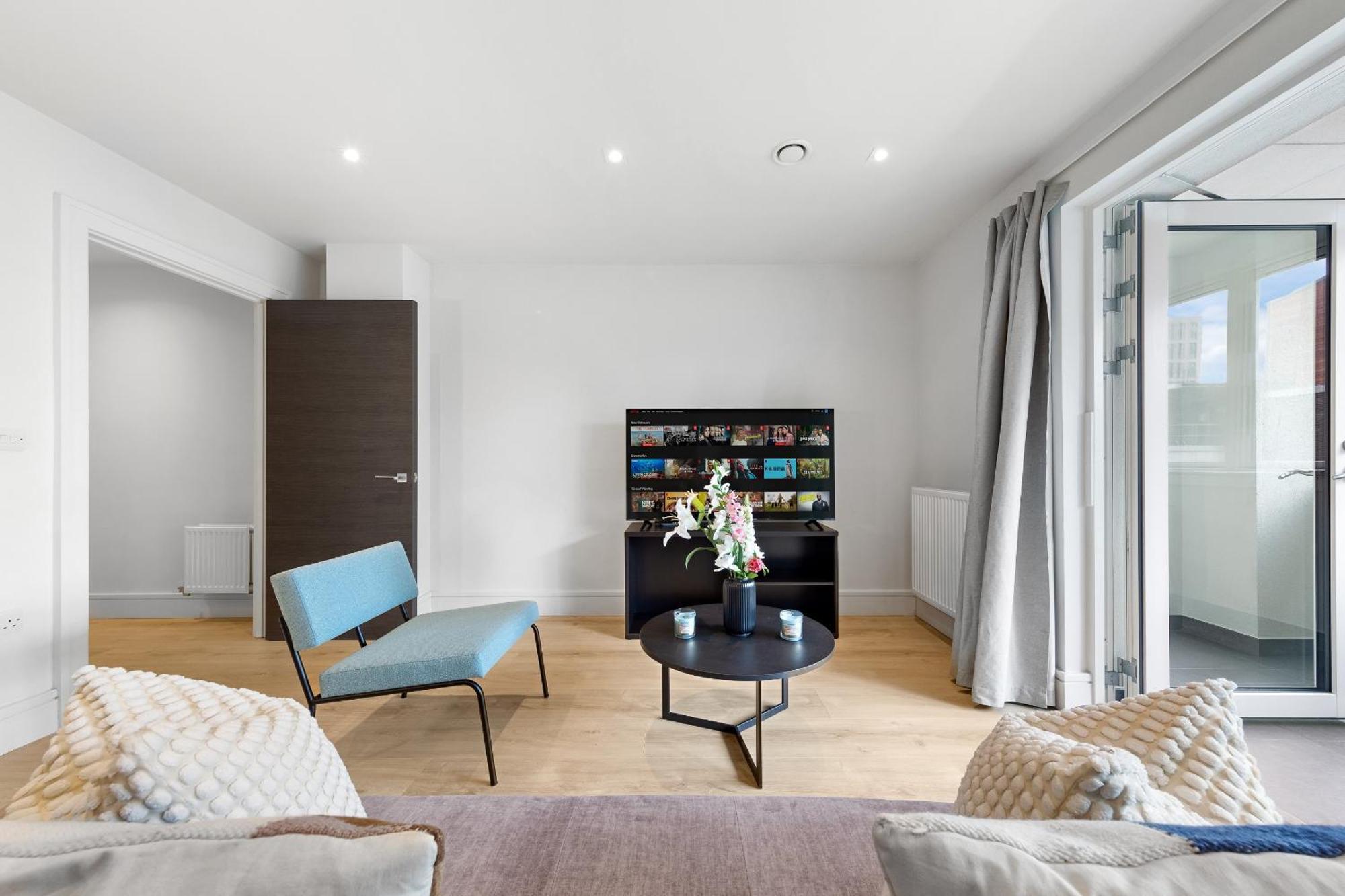 Stylish Retreats On Olympic Way Apartment London Exterior photo